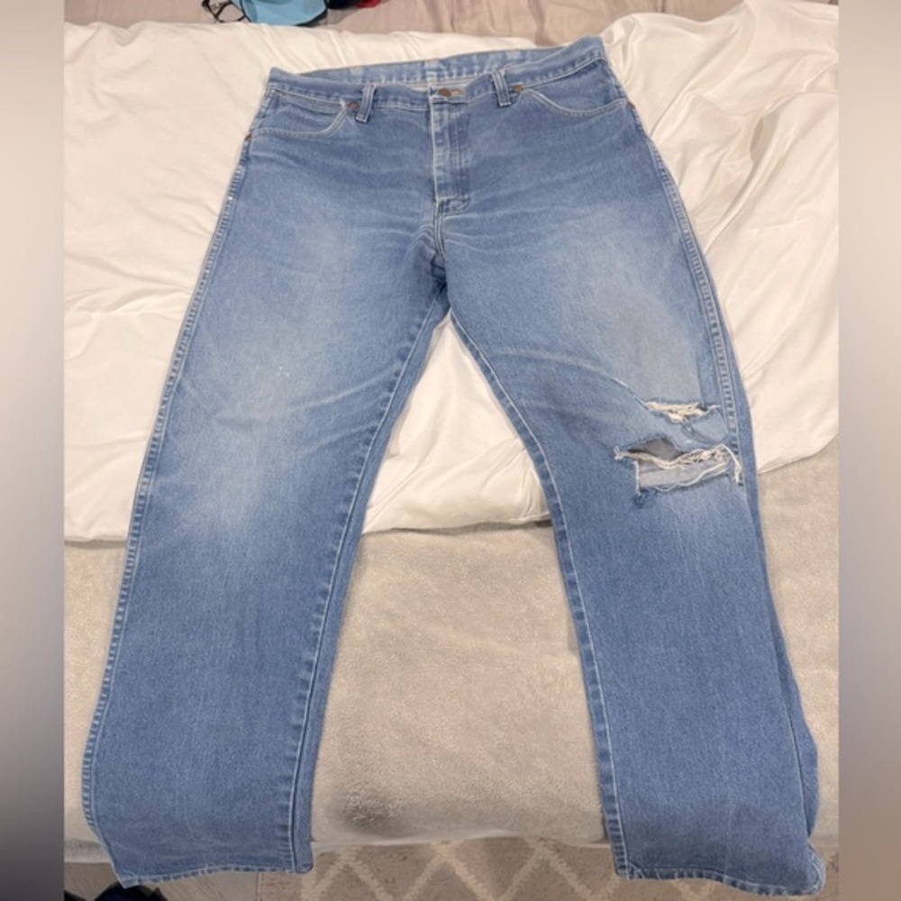 Wrangler Blue Relaxed Fit Jeans with Vintage-Inspired Look